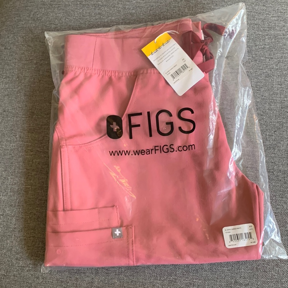 Figs kade scrub bottoms in pink!